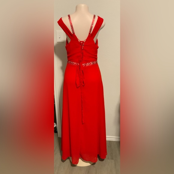 Red long formal evening gown - Picture 2 of 9
